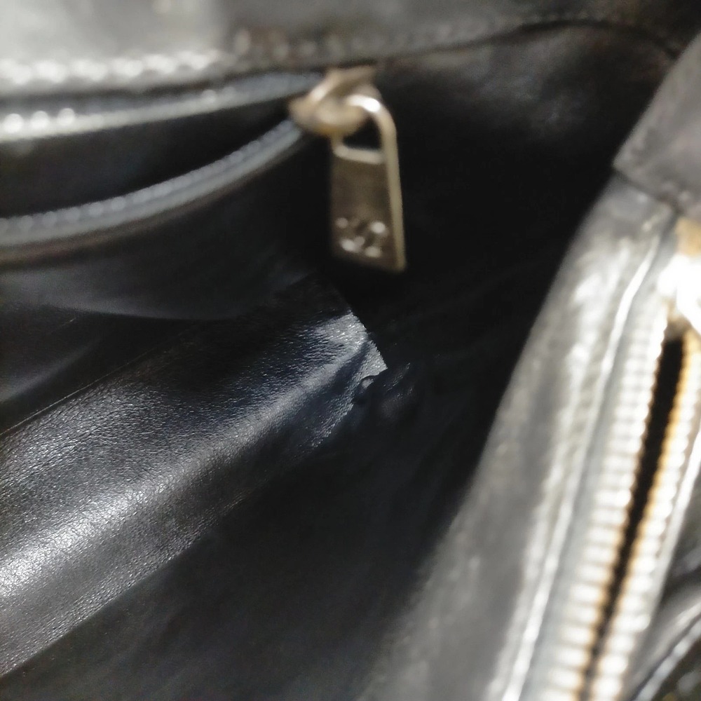 Chanel Vintage Quilted Patent Leather Shoulder Bag - Picture 4 of 14